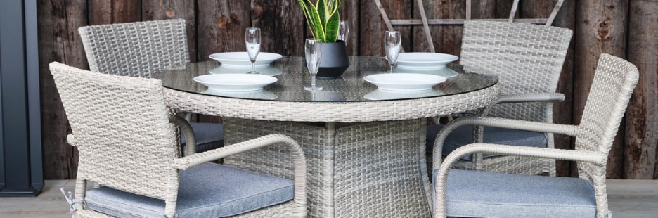 Rattan Outdoor Dining Table and Chairs | Ideal for Hotels and Pubs