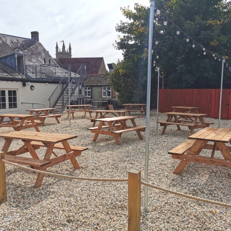 Pub Picnic Benches Fox And Hounds - Woodberry