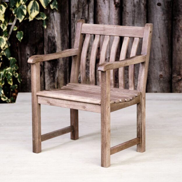 Outdoor dining armchair