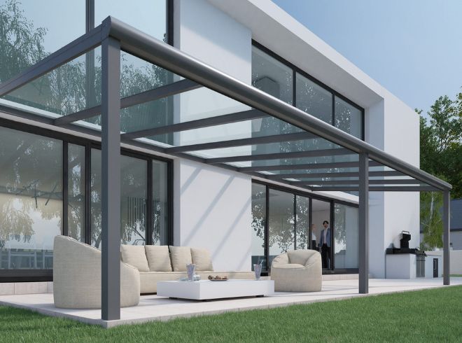 Aluminium veranda with glass roof