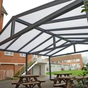 Apex Saddle-roof shelter with polycarbonate roof